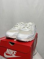 ALS NIEUW! Maat 45 - Nike Air Max 90 Triple White, Kleding | Heren, Schoenen, Verzenden, Wit, Nike, Nike