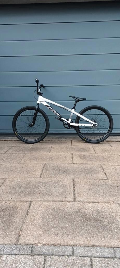 INSPYRE EVO DISK 24INCH BMX CRUISER NIEUWSTAAT, Fietsen en Brommers, Fietsen | Crossfietsen en BMX, Zo goed als nieuw, 24 inch of meer