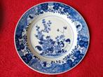 Antiek Chinees blauw-wit bord met bloemmotief, Ophalen of Verzenden