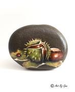 Kastanjes & lieveheersbeestje geschilderd op een riviersteen, Antiek en Kunst, Ophalen of Verzenden