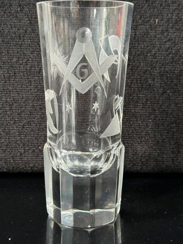 Vrijmetselaars glas met gegraveerde symbolen vrijmetselaar beschikbaar voor biedingen