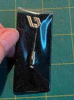 V&D pin logo vintage Kon. Begeer in etui, Verzamelen, Speldjes, Pins en Buttons, Ophalen of Verzenden, Zo goed als nieuw