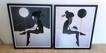 Twee zwarte lijsten 53x63cm met prints  beschikbaar voor biedingen