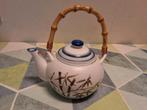 Vintage Theepot Wit met Blauw en Bamboe Handvat, Antiek en Kunst, Ophalen of Verzenden