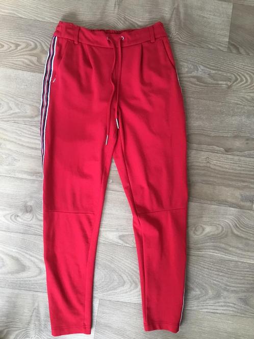 Heerlijke broek rood met strepen aan de zijkant Only maat S, Kleding | Dames, Broeken en Pantalons, Gedragen, Maat 36 (S), Rood