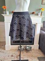 Rinascimento see through rok klokkend zwart wit L gratis ver, Kleding | Dames, Verzenden, Zwart, Zo goed als nieuw, Boven de knie