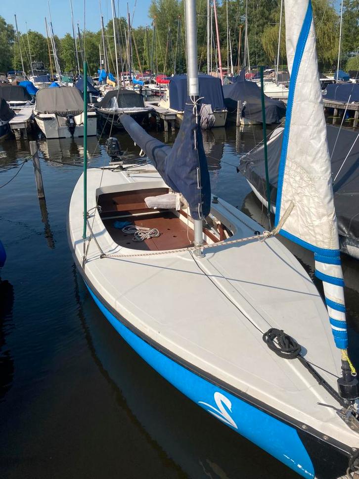 UFO zeilboot te koop met zgan bb motor, Watersport en Boten, Open zeilboten, Gebruikt, 3 tot 6 meter, Polyester, Buitenboordmotor