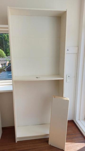 Witte boekenkast