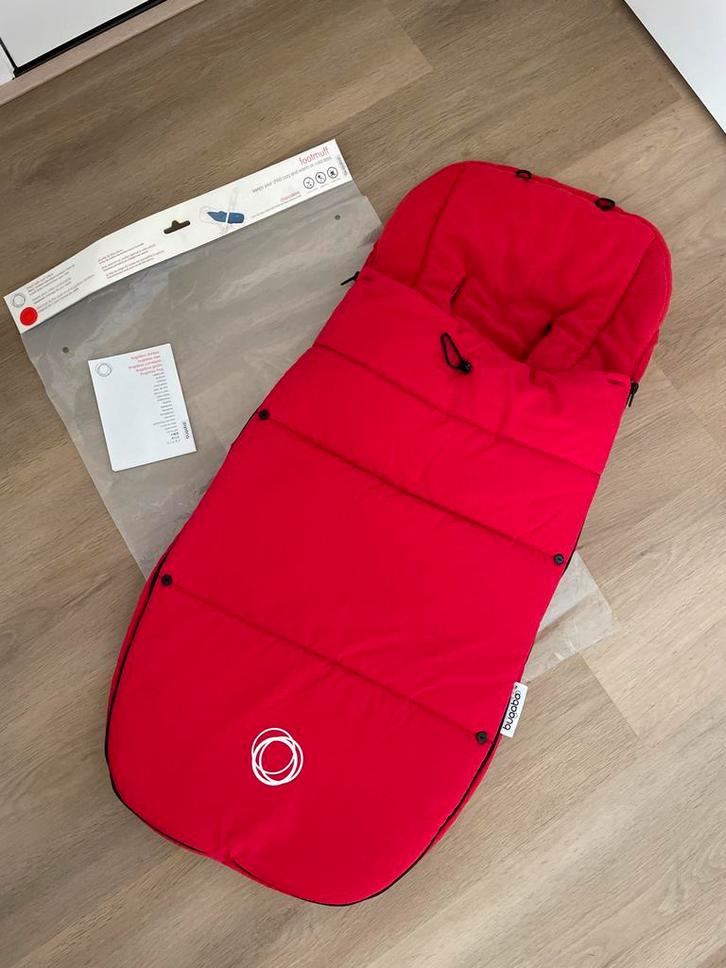 Zeer warme Bugaboo voetenzak rood - zgan!, Kinderen en Baby's, Buggy's, Zo goed als nieuw, Overige merken, Voetenzak, Ophalen of Verzenden