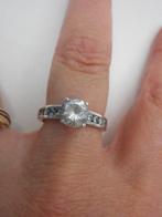 Zilveren mooie ring met steen en steentjes maat 17.75 nr.810