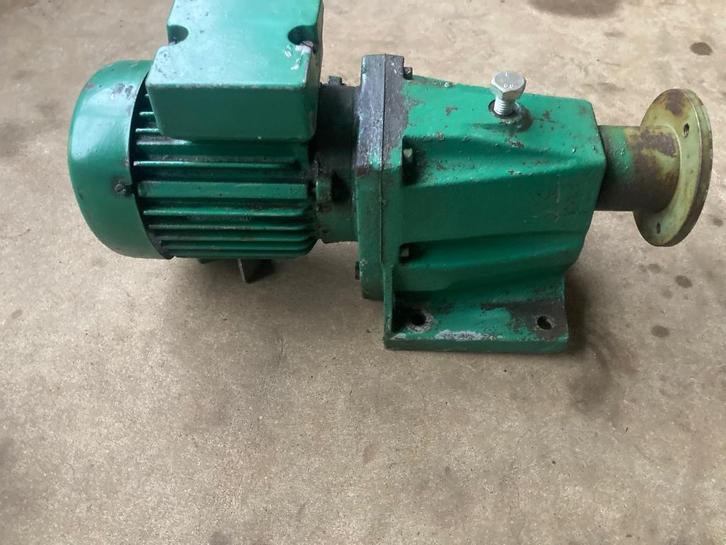 Elektromotor voor aandrijving pomp of machine met vertraging, Doe-het-zelf en Verbouw, Motoren, Gebruikt, Elektromotor, 1400 tot 1800 rpm
