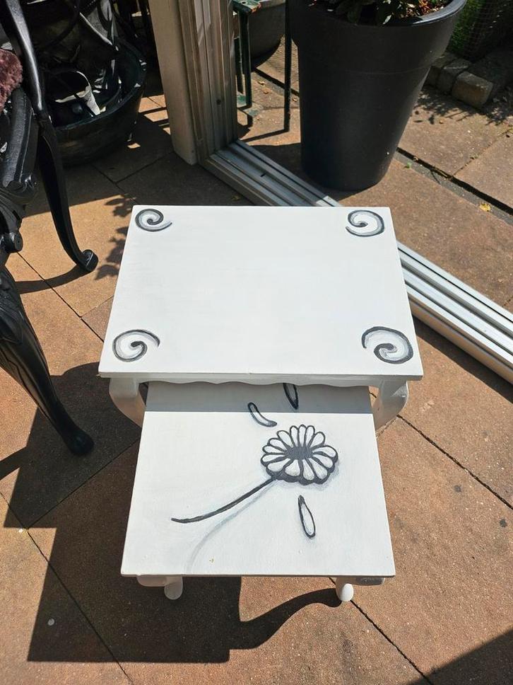 Vintage Nesting Tafels - Handgeschilderd, Huis en Inrichting, Tafels | Bijzettafels, Gebruikt, Ophalen