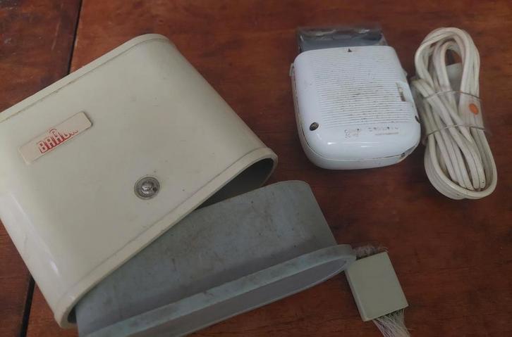 Antiek Braun Reis Scheerapparaat met Etui, Verzamelen, Overige Verzamelen, Ophalen of Verzenden