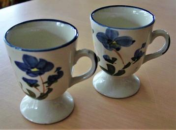 vintage hoge beker/mok op voetstuk, 2 stuks beschikbaar voor biedingen