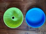2 silicone bakvormen stol en cake/ taart beide ca 25 cm, Ophalen of Verzenden, Zo goed als nieuw