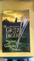 John Flanagan - De ruïnes van Gorlan, Boeken, John Flanagan, Ophalen of Verzenden, Zo goed als nieuw