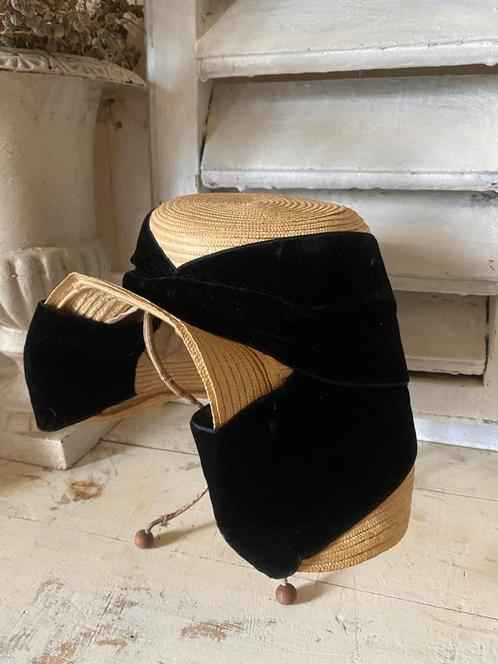 Oude Franse hoed/bonnet, Antiek en Kunst, Antiek | Kleding en Accessoires, Ophalen of Verzenden