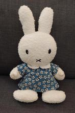 Leuke badstof Nijntje knuffel met bloemetjesjurk, Ophalen of Verzenden, Zo goed als nieuw, Konijn