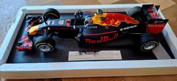 Max Verstappen 1ste overwinning 1:18 beschikbaar voor biedingen