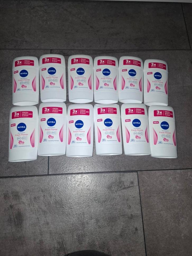 14 nieuwe Nivea Fresh Flower Deodorant Stick (advr 313), Sieraden, Tassen en Uiterlijk, Uiterlijk | Lichaamsverzorging, Nieuw