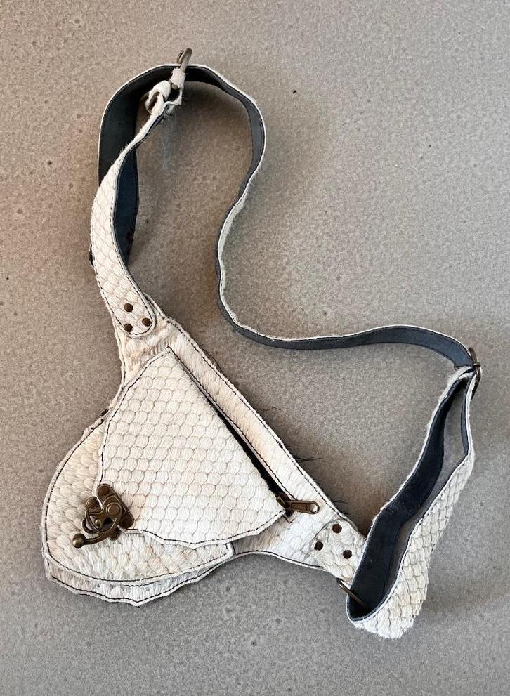 bijzonder! crossbody bum bag handmade cowskin, Sieraden, Tassen en Uiterlijk, Tassen | Damestassen, Gebruikt, Overige typen, Wit