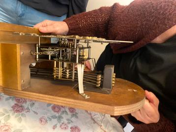 Antieke Comtoise Klok beschikbaar voor biedingen