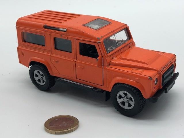Land Rover Defender Oranje., Hobby en Vrije tijd, Modelauto's | 1:32, Gebruikt, Auto, Overige merken, Ophalen of Verzenden