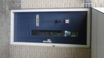 Hardhouten, blauwe voordeur met glas (925 x 2105 mm) beschikbaar voor biedingen