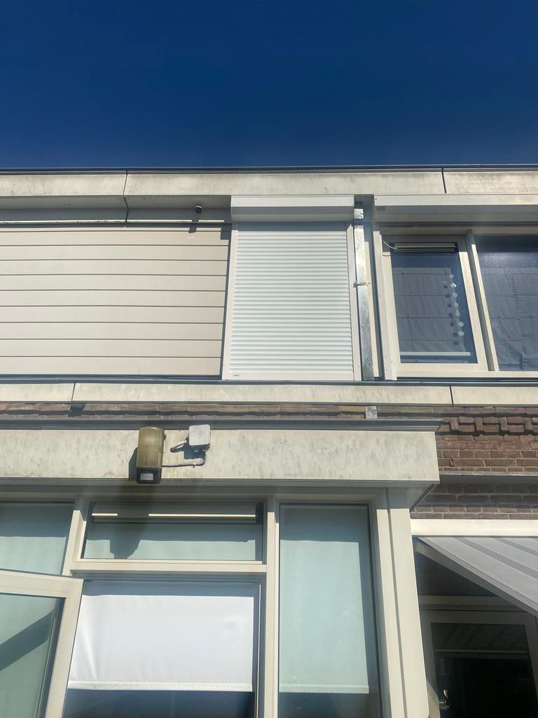 Elektrische rolluik met afstandsbediening - 104x167cm, Ophalen, 100 tot 150 cm, Crème of Beige, Zo goed als nieuw