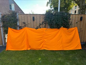Vintage windscherm oranje jaren 60/70 beschikbaar voor biedingen