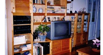 T.K. Lundia tv kast met kast voor stereo etc. en vitrine beschikbaar voor biedingen