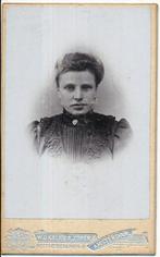 Foto - Fotograaf: W.G. Kuijer en Zonen, Portret van een onb, Gebruikt, Foto, Ophalen of Verzenden, Voor 1940