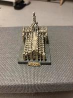 Beeldje Duomo Santa Maria Nascente kathedraal milaan, Ophalen of Verzenden, Zo goed als nieuw, Overige materialen