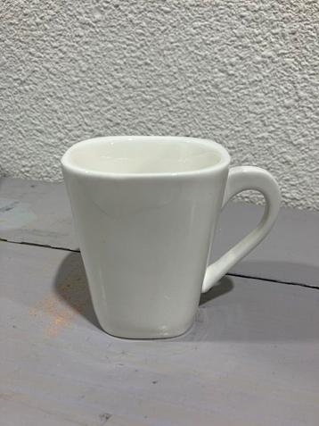 8 Nieuwe Xenos Koffiekopjes beschikbaar voor biedingen