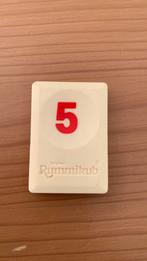 Gezocht rode 5 rummikub. Zie fotos, Hobby en Vrije tijd, Gezelschapsspellen | Overige, Ophalen of Verzenden, Zo goed als nieuw