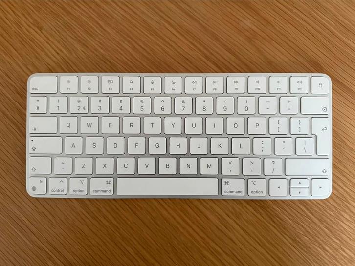 Apple Magic Keyboard 3e generatie A2450, Computers en Software, Toetsenborden, Zo goed als nieuw, Qwerty, Draadloos, Ophalen of Verzenden