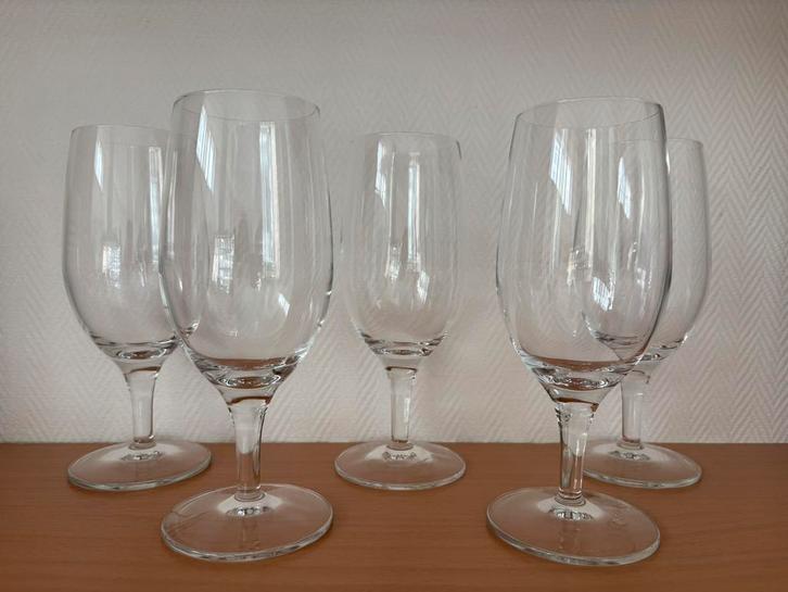 5 vintage kristallen bierglazen op voet, Huis en Inrichting, Keuken | Servies, Zo goed als nieuw, Glas of Glazen, Effen, Overige materialen