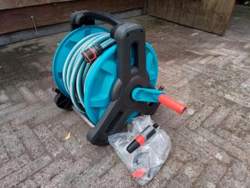 Gardena slanghaspel 25 m met wandhouder en sproeier, nieuw. beschikbaar voor biedingen