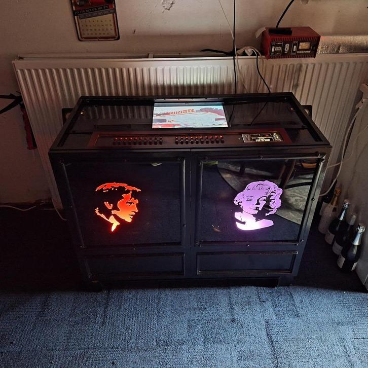 Superkoopje digitale jukebox in vintage Wurlitzer kabinet, Verzamelen, Automaten | Jukeboxen, Gebruikt, Overige merken, 1970 tot heden