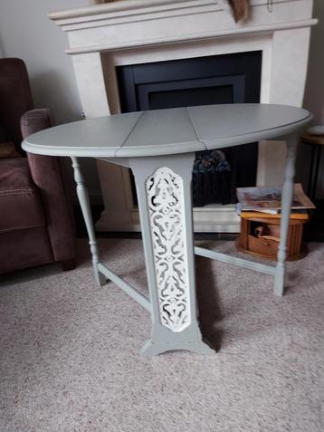 Hangoortafel. beschikbaar voor biedingen