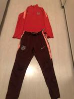 Nike Barcelona Fleecepakje maat 128/134, Ophalen of Verzenden, Zo goed als nieuw, Jongen of Meisje, Sport- of Zwemkleding