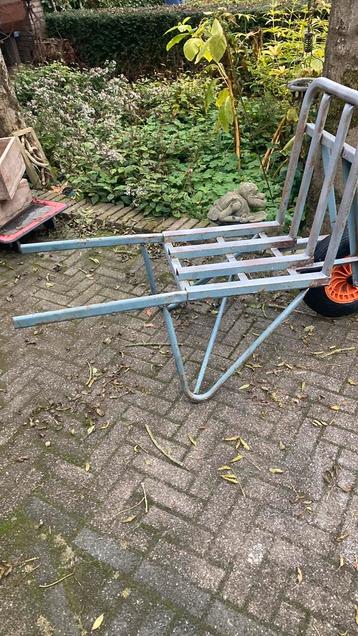 Matador steenkruiwagen in zeer goede staat beschikbaar voor biedingen