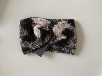 Haarband in verschillende kleuren beschikbaar voor biedingen