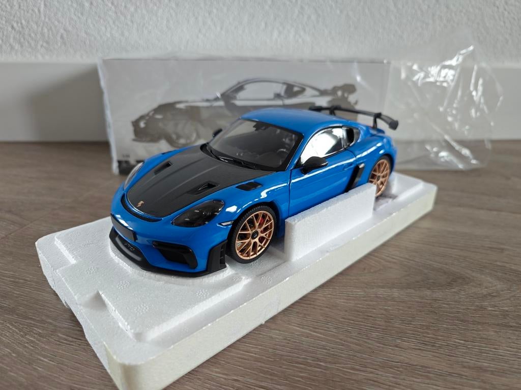 Minichamps Porsche 718 Cayman GT4 RS Weissach Pack '24 nieuw, Hobby en Vrije tijd, Modelauto's | 1:18, Ophalen of Verzenden, Nieuw
