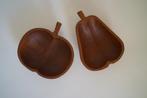 Vintage teakhouten peer en appel vormig snack schaaltjes., Huis en Inrichting, Woonaccessoires | Schalen en Manden, Gebruikt, Schaal