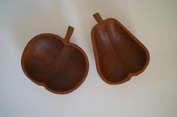 Vintage teakhouten peer en appel vormig snack schaaltjes. beschikbaar voor biedingen
