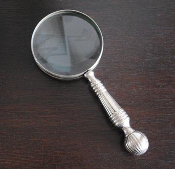 Antiek vergrootglas beschikbaar voor biedingen