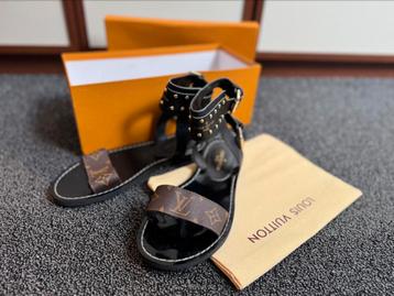 Bruin zwarte sandalen maat 37  als nieuw beschikbaar voor biedingen