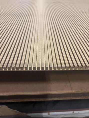 Buig MDF 3050 x 1220 x 8 mm Langs gegroefd beschikbaar voor biedingen