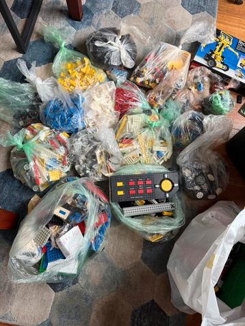 Grote hoeveelheid Lego Grijs kasteel, ‘gewoon’ en technisch beschikbaar voor biedingen